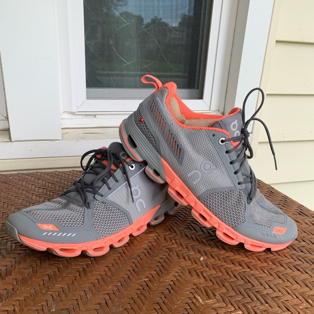 On cloud womens sz 11